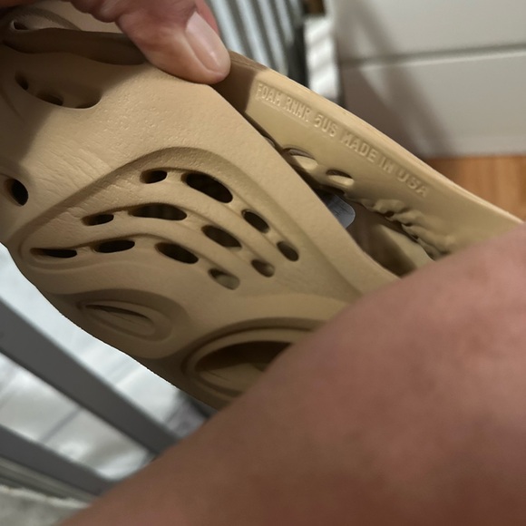 Yeezy Foam RNNR Stone Sage. Size : 5 Men / 6.5 Women - Picture 11 of 11